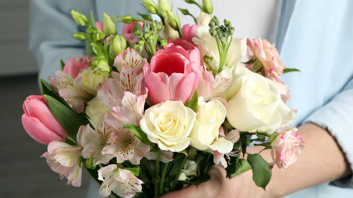 Perfect Flower Pairings: What Looks Best with Roses?